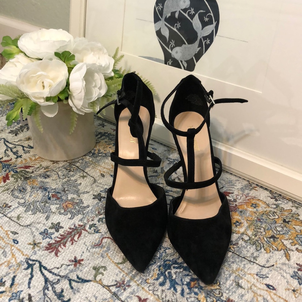 Nine West 👠 | Like New! pointed-toe heels, strap high heels , black velvet